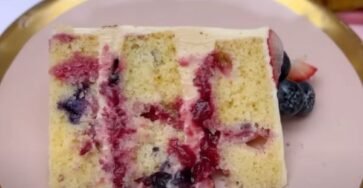 Pastel de frutas super húmedo