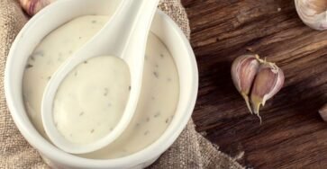 Como hacer salsa de ajo casero ¡muy facil y se hace rápido!