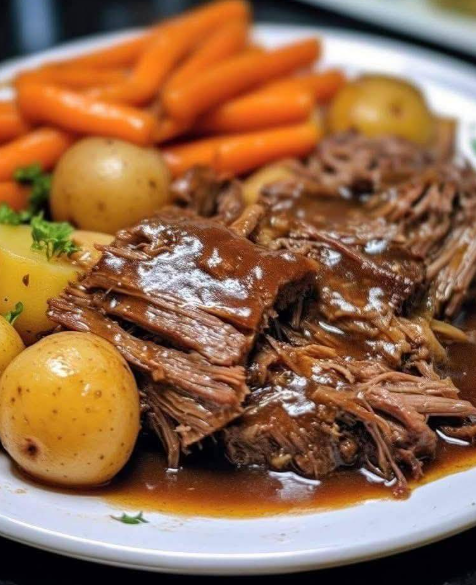 📝 Classic Pot Roast with Potatoes and Carrots