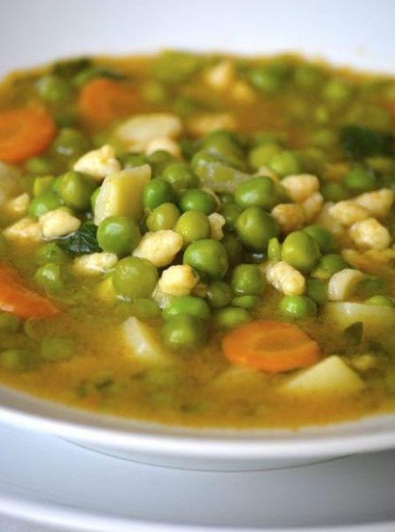 🥣 Hungarian Green Pea Soup – Zöldborsóleves